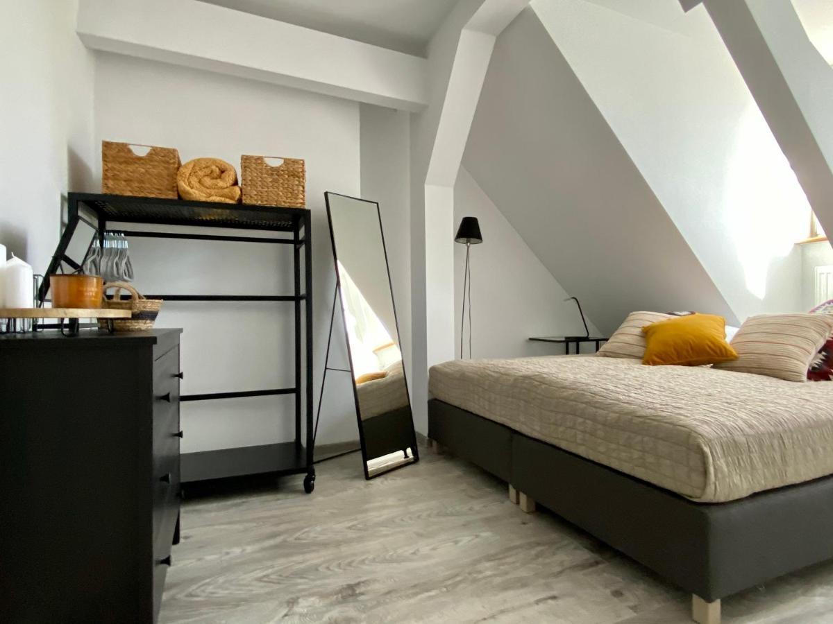 Apartament Hrabala イェレニャ・グーラ エクステリア 写真